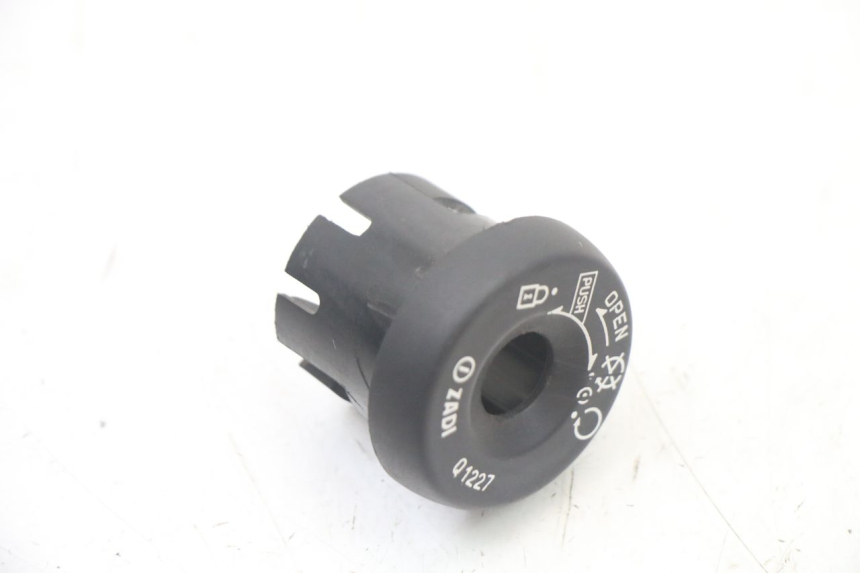 photo de IGNITION SWITCH COVER YAMAHA YP MAJESTY 125 (2007 - 2010)