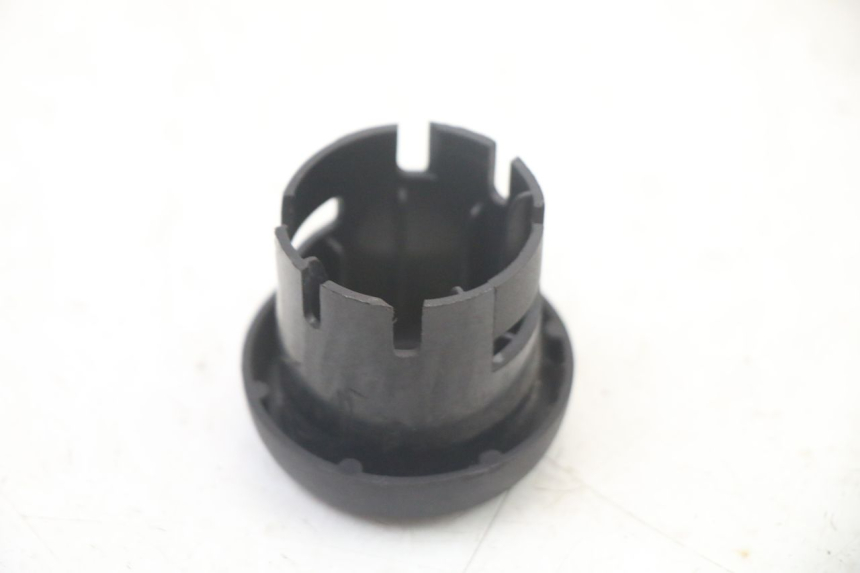 photo de IGNITION SWITCH COVER YAMAHA YP MAJESTY 125 (2007 - 2010)
