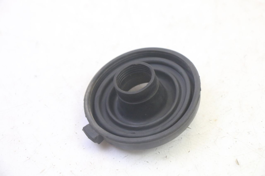 photo de HEADLIGHT DUST COVER PIAGGIO FLY 4T 50 (2013 - 2017) - Zoom on usage condition