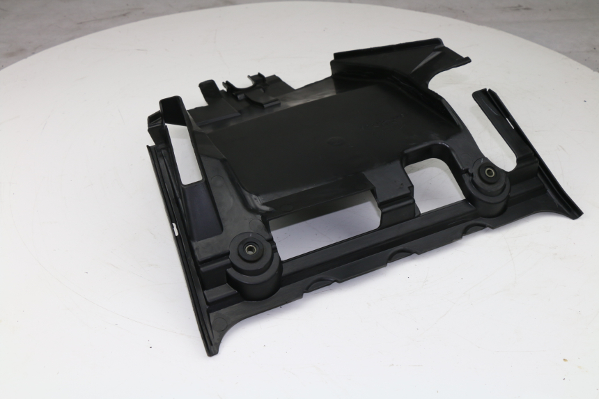 photo de UNDERSEAT PANEL SUZUKI AN BURGMAN 400 (1999 - 2005)