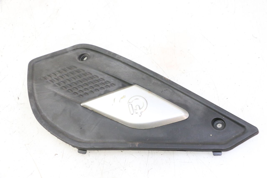 photo de RIGHT UNDERSEAT PANEL QUADRO 4 4D 350 (2015 - 2018)