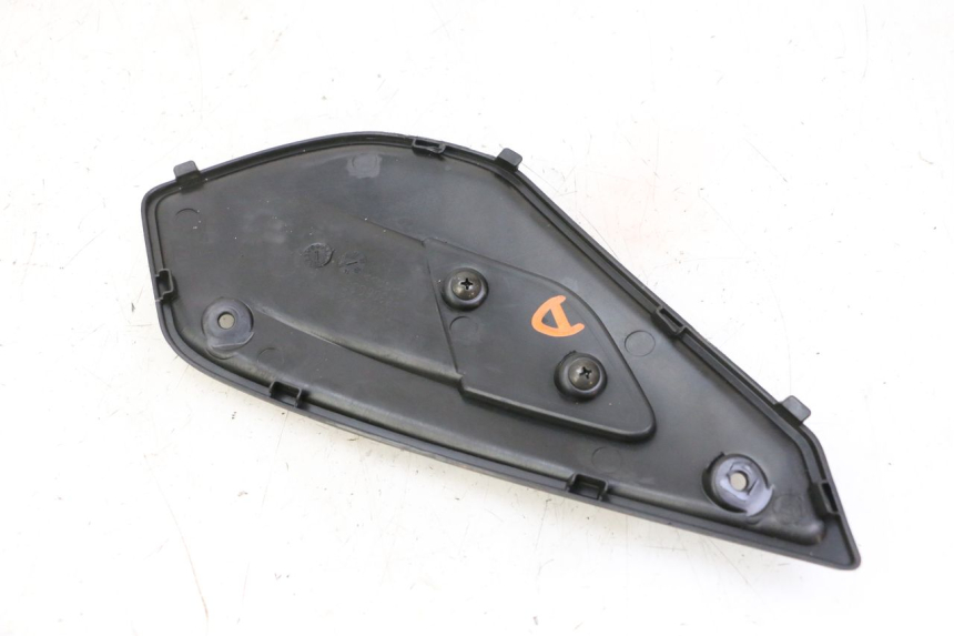 photo de RIGHT UNDERSEAT PANEL QUADRO 4 4D 350 (2015 - 2018)
