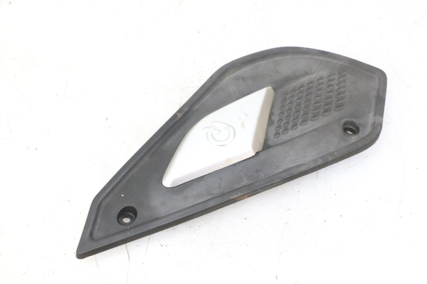 photo de RIGHT UNDERSEAT PANEL QUADRO 4 4D 350 (2015 - 2018)