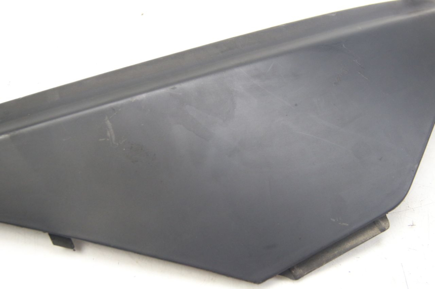 photo de RIGHT SIDE UNDER SEAT COVER APRILIA ATLANTIC 500 (2002 - 2003)
