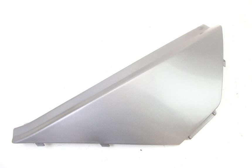 photo de RIGHT UNDERSEAT PANEL APRILIA ATLANTIC 125 (2003 - 2009)