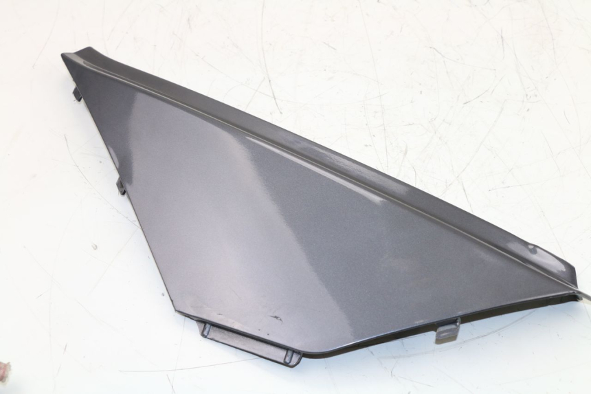 photo de RIGHT UNDERSEAT PANEL APRILIA ATLANTIC 125 (2003 - 2009)