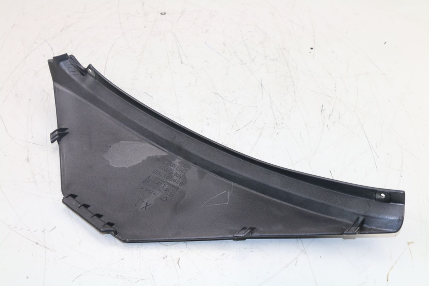 photo de RIGHT UNDERSEAT PANEL APRILIA ATLANTIC 125 (2003 - 2009)