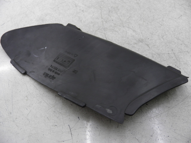 photo de RIGHT UNDERSEAT PANEL APRILIA LEONARDO 125 (1999 - 2001)