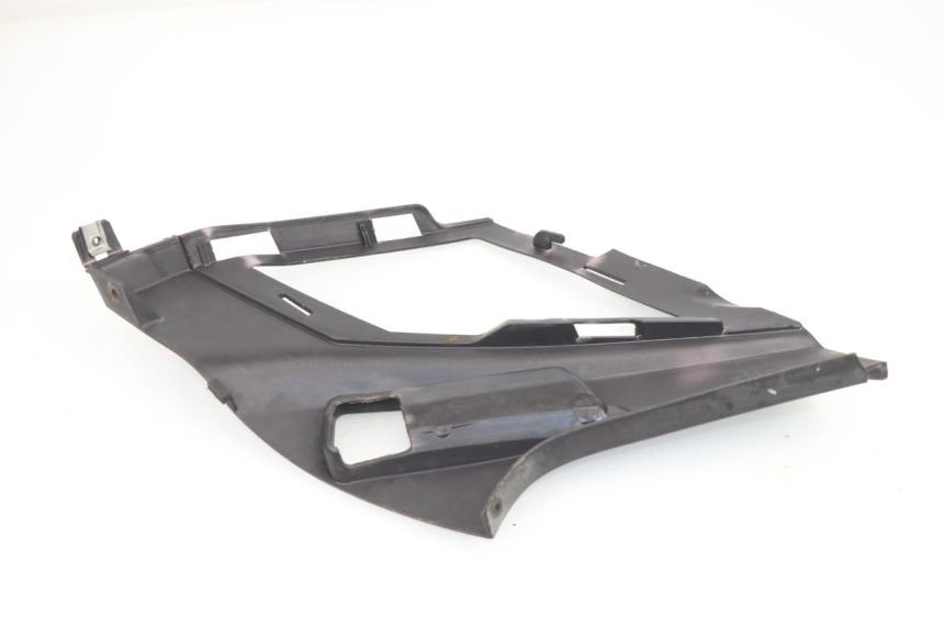 photo de RIGHT UNDERSEAT PANEL APRILIA SPORT CITY SPORTCITY 125 (2005 - 2008)