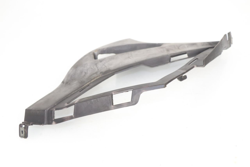 photo de RIGHT UNDERSEAT PANEL APRILIA SPORT CITY SPORTCITY 125 (2005 - 2008)