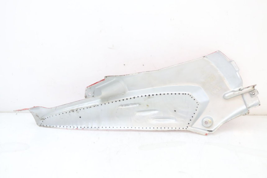 photo de RIGHT UNDERSEAT PANEL APRILIA SR CARB LC 2T 50 (2004 - 2012)