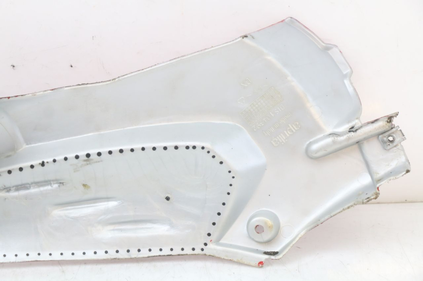 photo de RIGHT UNDERSEAT PANEL APRILIA SR CARB LC 2T 50 (2004 - 2012)