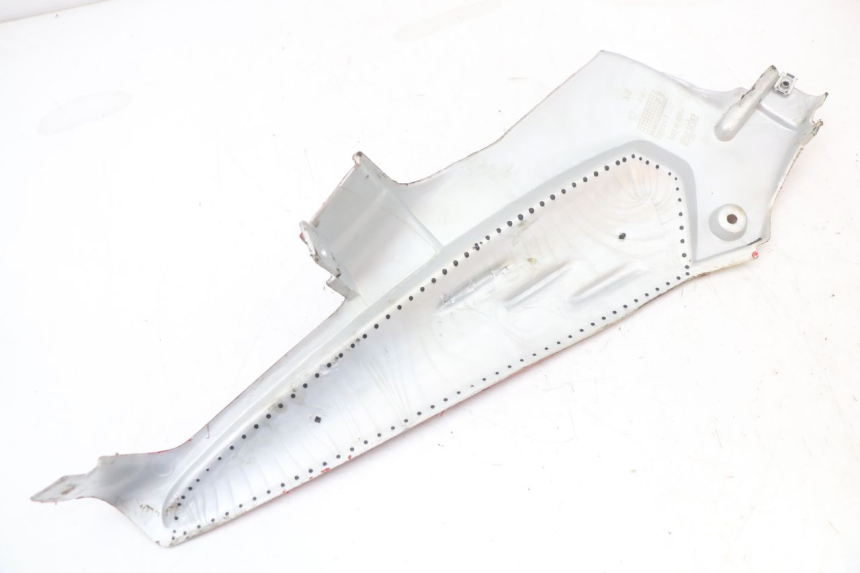 photo de RIGHT UNDERSEAT PANEL APRILIA SR CARB LC 2T 50 (2004 - 2012)