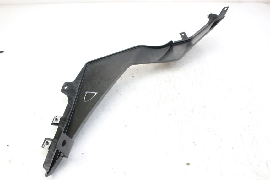 photo de RIGHT SIDE UNDER SEAT COVER DERBI GPR 50 (2004 - 2009)