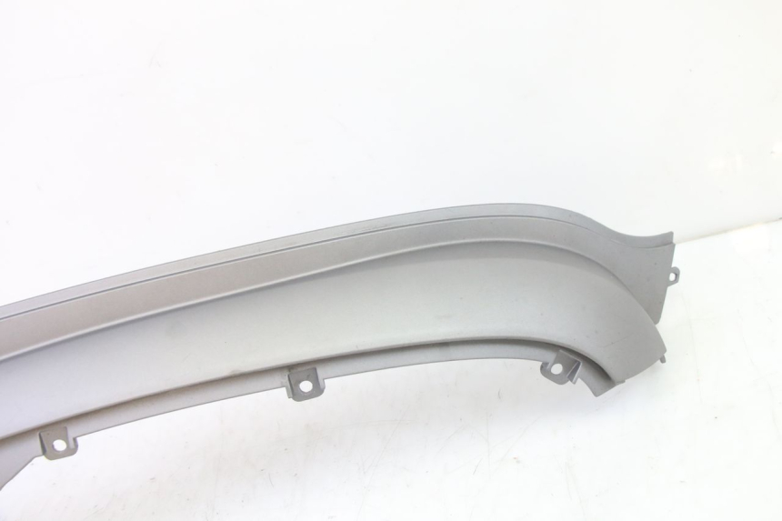 photo de RIGHT SIDE UNDER SEAT COVER SYM FIDDLE 3 III 125 (2014 - 2020) - Zoom on usage condition