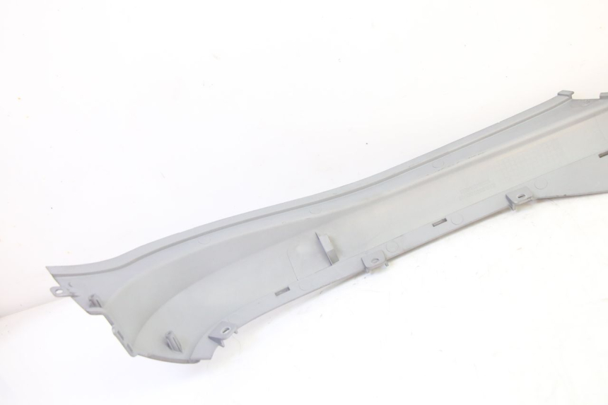 photo de RIGHT SIDE UNDER SEAT COVER SYM FIDDLE 3 III 125 (2014 - 2020) - Product overview