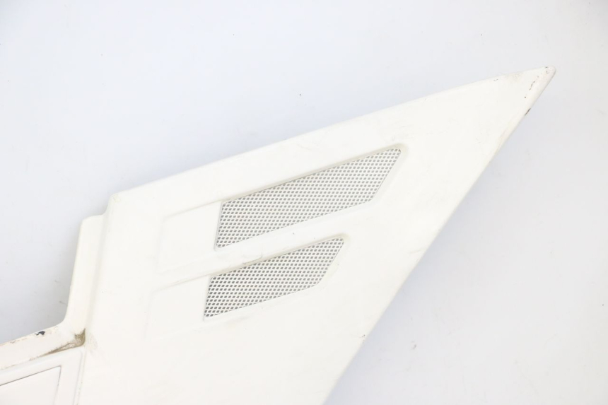 photo de RIGHT UNDERSEAT PANEL YAMAHA FJ 36Y 1100 (1984 - 1985)