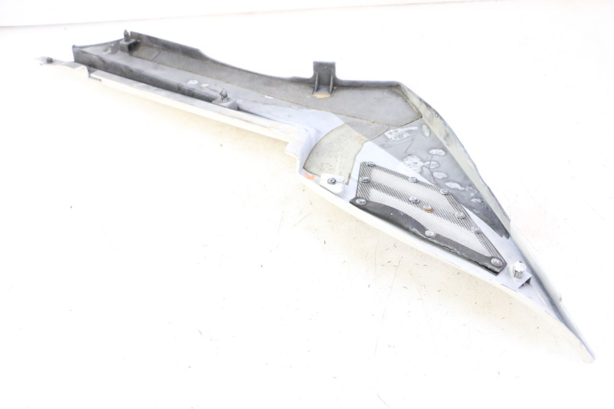 photo de RIGHT UNDERSEAT PANEL YAMAHA FJ 36Y 1100 (1984 - 1985)