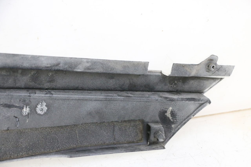 photo de RIGHT UNDERSEAT PANEL YAMAHA FJ 36Y 1100 (1984 - 1985)