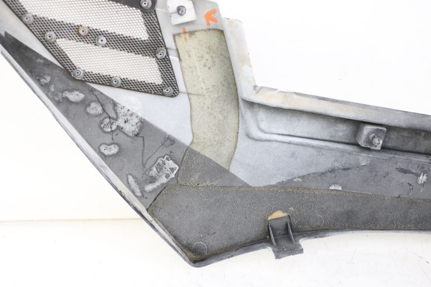 photo de RIGHT UNDERSEAT PANEL YAMAHA FJ 36Y 1100 (1984 - 1985)