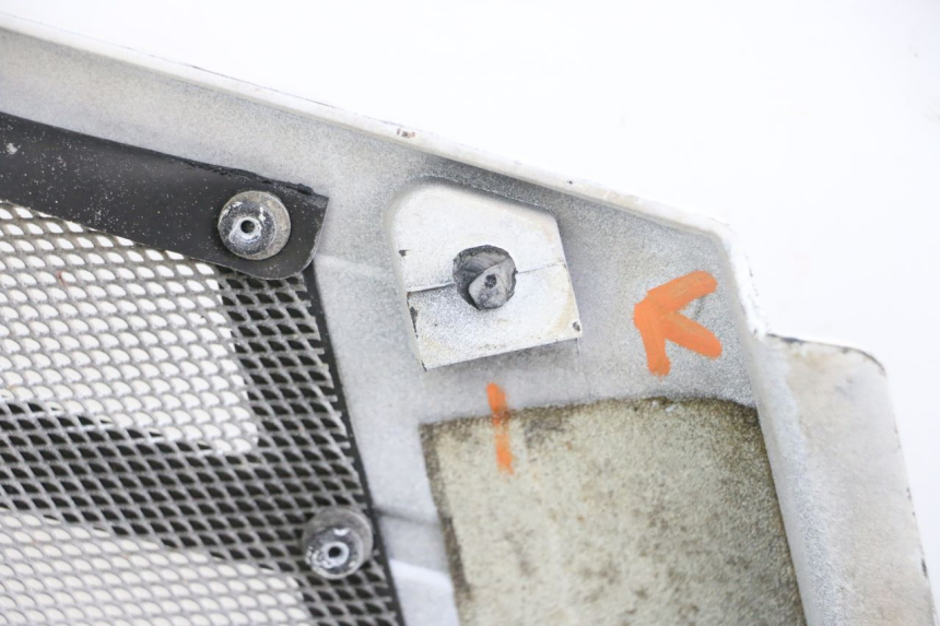 photo de RIGHT UNDERSEAT PANEL YAMAHA FJ 36Y 1100 (1984 - 1985)