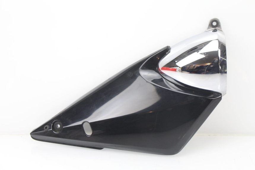 photo de RIGHT UNDERSEAT PANEL SUZUKI GSF N BANDIT 600 (2000 - 2004)