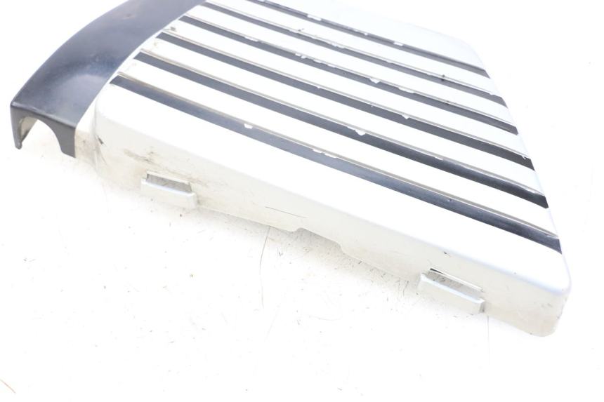 photo de RIGHT UNDERSEAT PANEL SUZUKI GSX E 250 (1982 - 1983)