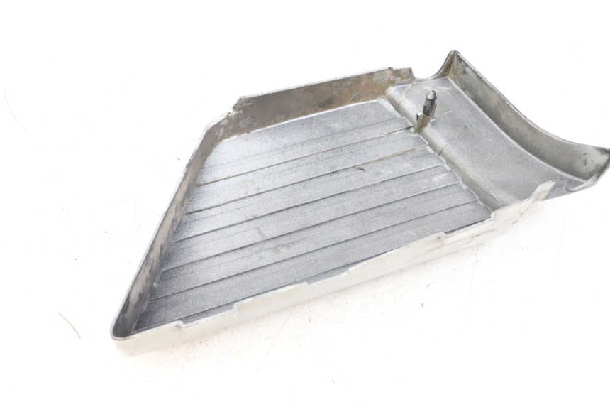 photo de RIGHT UNDERSEAT PANEL SUZUKI GSX E 250 (1982 - 1983)