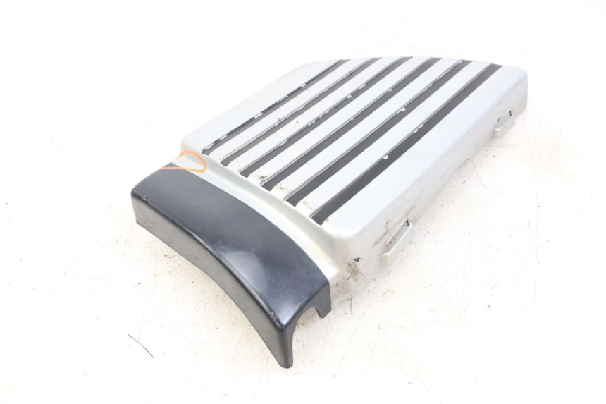 photo de RIGHT UNDERSEAT PANEL SUZUKI GSX E 250 (1982 - 1983)