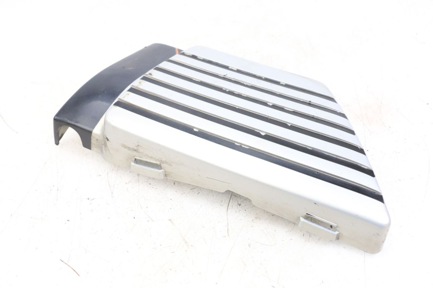 photo de RIGHT UNDERSEAT PANEL SUZUKI GSX E 250 (1982 - 1983)