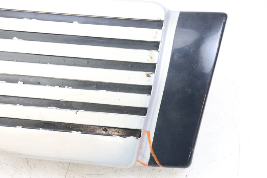 photo de RIGHT UNDERSEAT PANEL SUZUKI GSX E 250 (1982 - 1983)