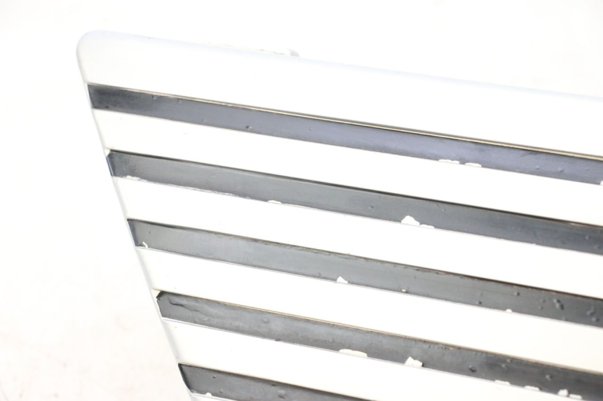 photo de RIGHT UNDERSEAT PANEL SUZUKI GSX E 250 (1982 - 1983)