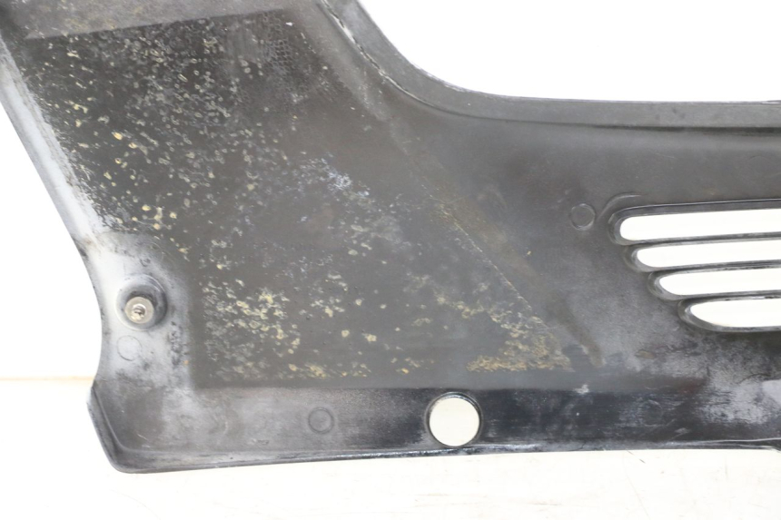 photo de RIGHT UNDERSEAT PANEL HONDA CBR F 1000 (1993 - 1996)