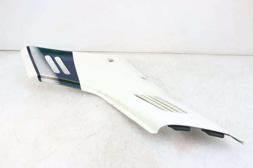 photo de RIGHT UNDERSEAT PANEL HONDA CBR F 1000 (1993 - 1996)