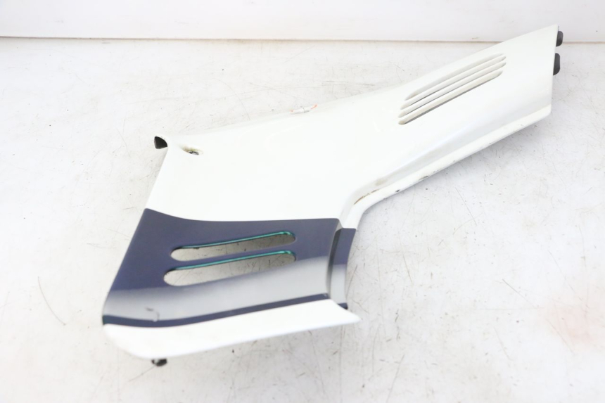 photo de RIGHT UNDERSEAT PANEL HONDA CBR F 1000 (1993 - 1996)