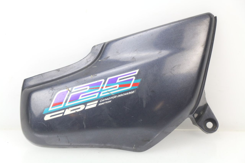 photo de RIGHT UNDERSEAT PANEL HONDA CG 125 (1996 - 1998)