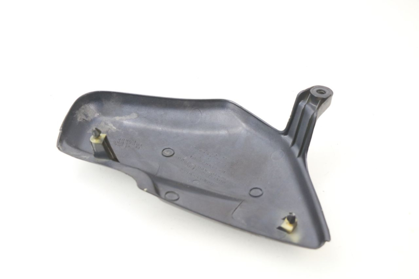 photo de RIGHT UNDERSEAT PANEL HONDA CG 125 (1996 - 1998)