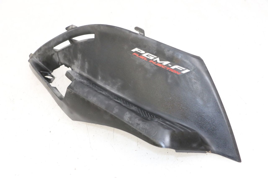 photo de RIGHT UNDERSEAT PANEL HONDA NHX LEAD 110 (2008 - 2010)