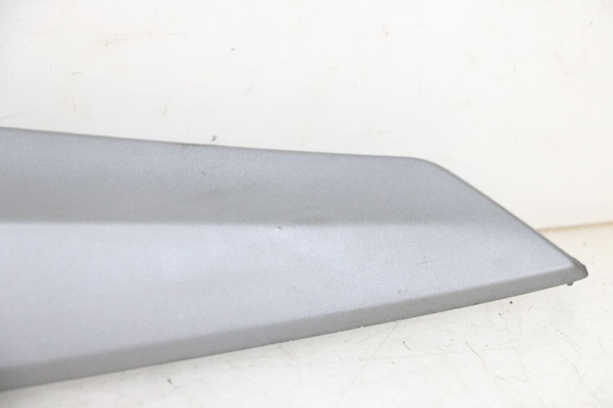 photo de RIGHT UNDERSEAT PANEL SYM JOYMAX 125 (2010 - 2017)