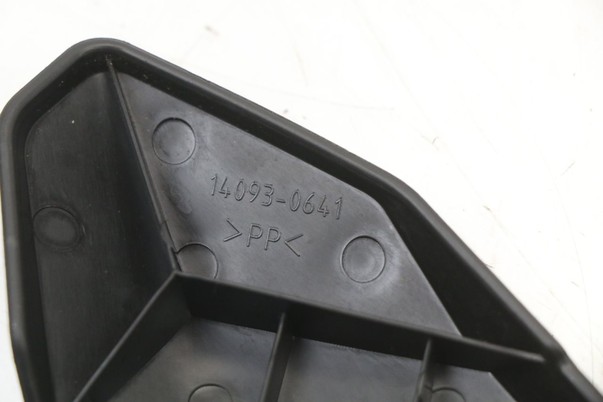 photo de RIGHT UNDERSEAT PANEL KAWASAKI NINJA 400 (2018 - 2023)