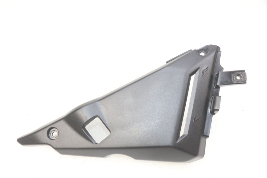 photo de RIGHT SIDE UNDER SEAT COVER KAWASAKI Z 650 (2016 - 2019)