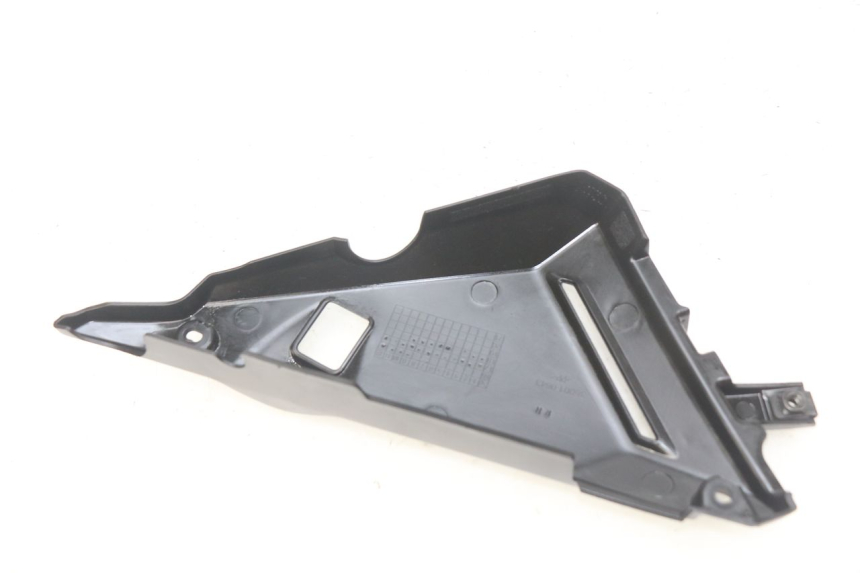 photo de RIGHT SIDE UNDER SEAT COVER KAWASAKI Z 650 (2016 - 2019)