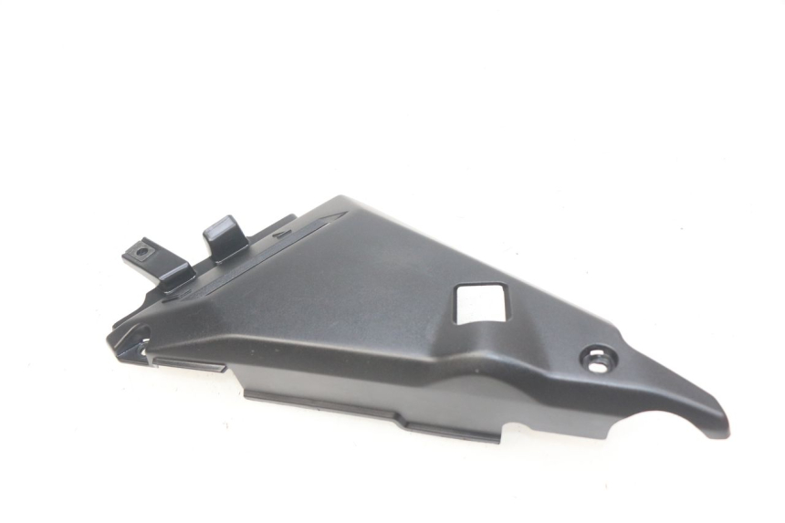 photo de RIGHT SIDE UNDER SEAT COVER KAWASAKI Z 650 (2016 - 2019)
