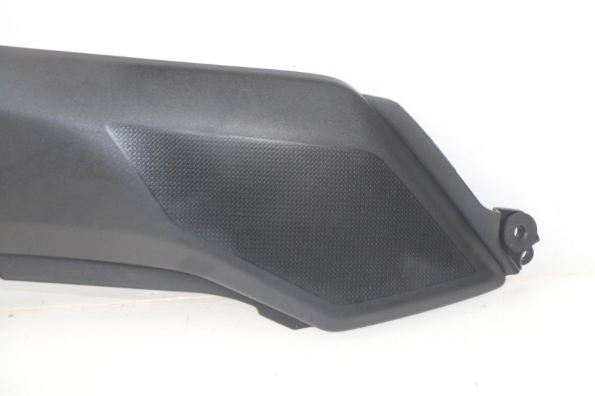 photo de RIGHT UNDERSEAT PANEL KAWASAKI Z Z900 900 (2017 - 2019)