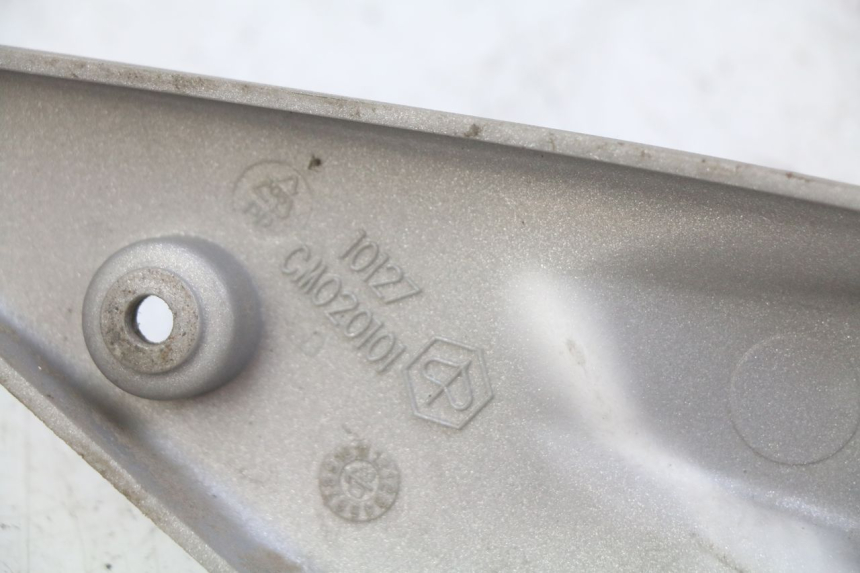 photo de RIGHT UNDERSEAT PANEL PIAGGIO LIBERTY 4T 50 (2004 - 2008)