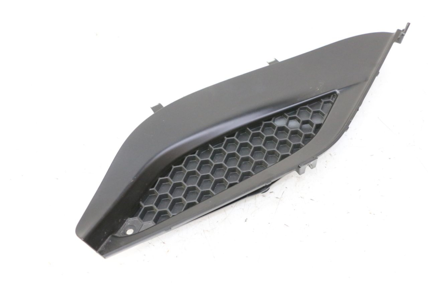 photo de RIGHT UNDERSEAT PANEL PIAGGIO MP3 HPE 310 (2024 - 2025)