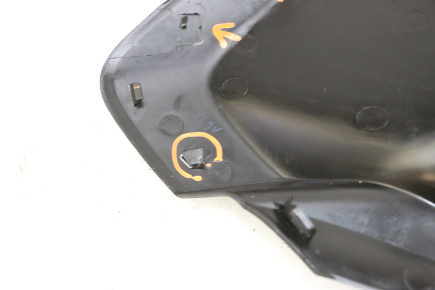photo de RIGHT UNDERSEAT PANEL YAMAHA NEO'S CORE 1 (2022 - 2026) - Zoom on usage condition