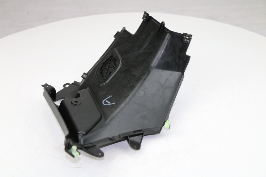 photo de RIGHT SIDE UNDER SEAT COVER PEUGEOT KISBEE 4T 50 (2010 - 2017)