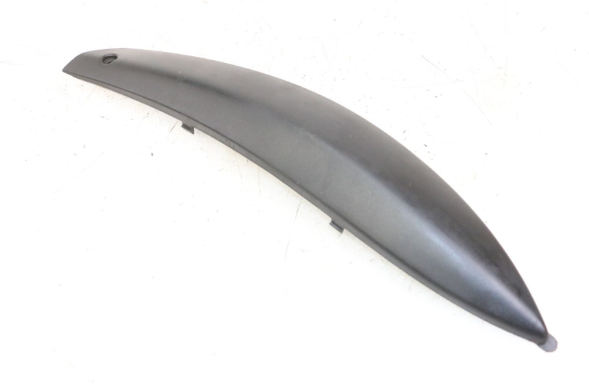 photo de RIGHT UNDERSEAT PANEL PIAGGIO BEVERLY 125 (1998 - 2005)