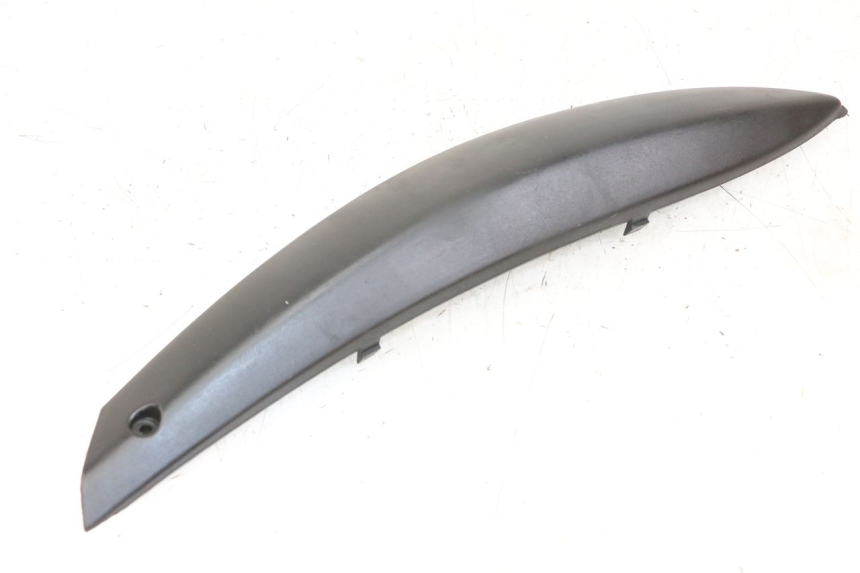 photo de RIGHT UNDERSEAT PANEL PIAGGIO BEVERLY 125 (1998 - 2005)